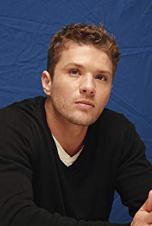 How tall is Ryan Phillippe?